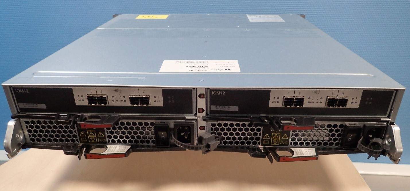 NetApp DS224C c набором из 24 SSD-дисков объемом по 3,8 ТБ каждый 2