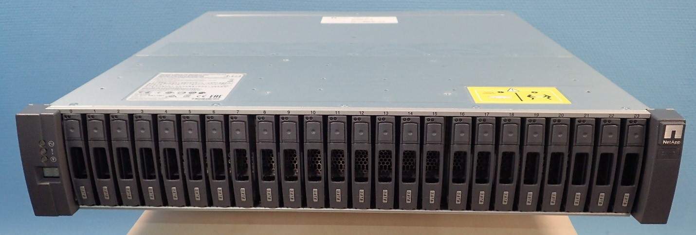 NetApp DS224C c набором из 24 SSD-дисков объемом по 3,8 ТБ каждый 1
